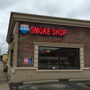 Highway 420 Smoke Shop, 1480 Southfield Rd, Lincoln Park, MI 48146, United States